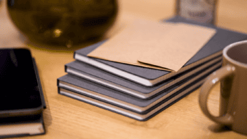 Des livres pour illustrer le droit d'entrรฉe.