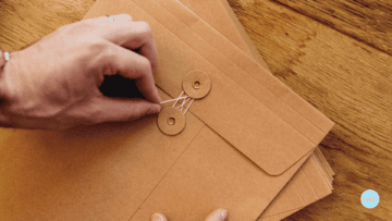 Photo d'une enveloppe pour illustrer comment bien prรฉparer son dossier de financement de crรฉation d'entreprise en franchise.