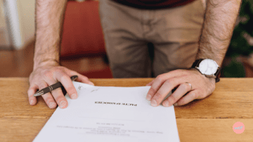 Signature d'un contrat de franchise.