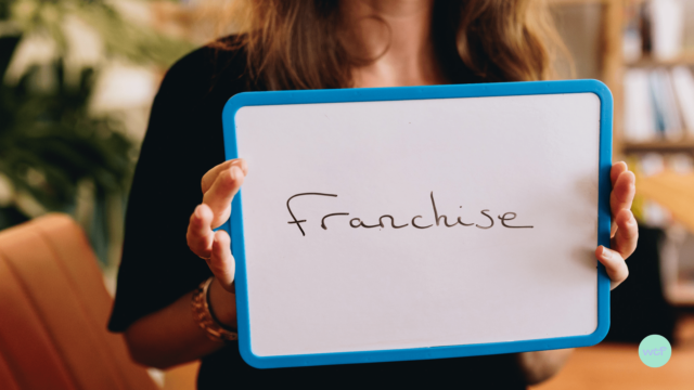 Une ardoise pour illustrer les 3 avantages majeurs ร la crรฉation de franchise.