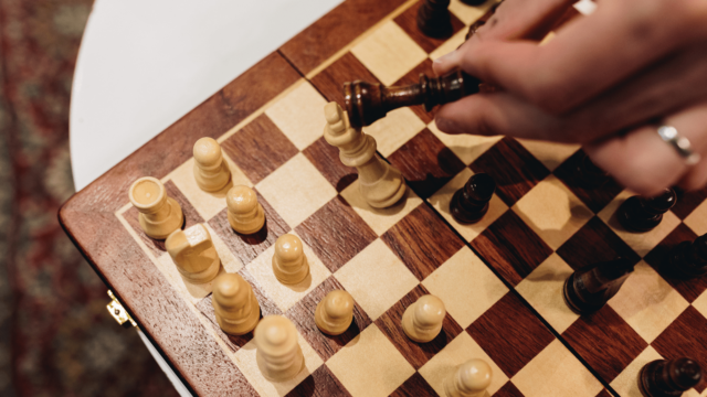 Un รฉchiquier pour illustrer le cas d'un franchiseur en liquidation judiciaire.