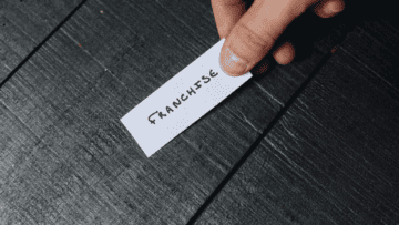 Une รฉtiquette pour illustrer les franchises enfants familles