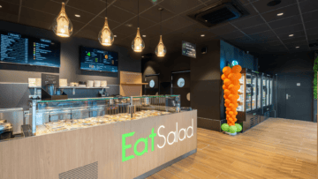 Un bar Eat salad pour illustrer la réussite du concept.