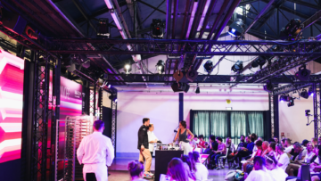 Une scรจne du Sirha Omnivore Paris pour illustrer les 5 pรฉpites dรฉnichรฉes pour les franchises de restauration.