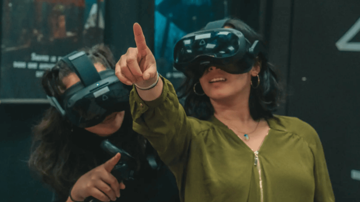 un casque de VR pour illustrer les usages de la réalité virtuelle