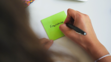 Un postit franchise pour illustrer la reprise d'entreprise franchisée.