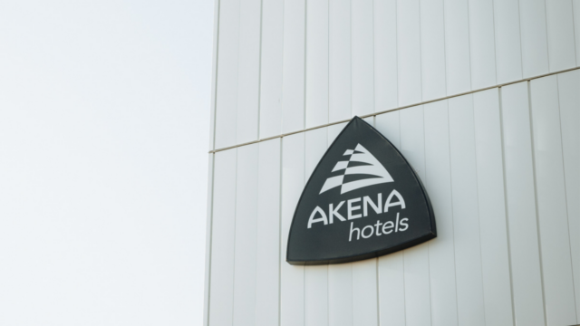 L'enseigne d'un Hotel Akena.
