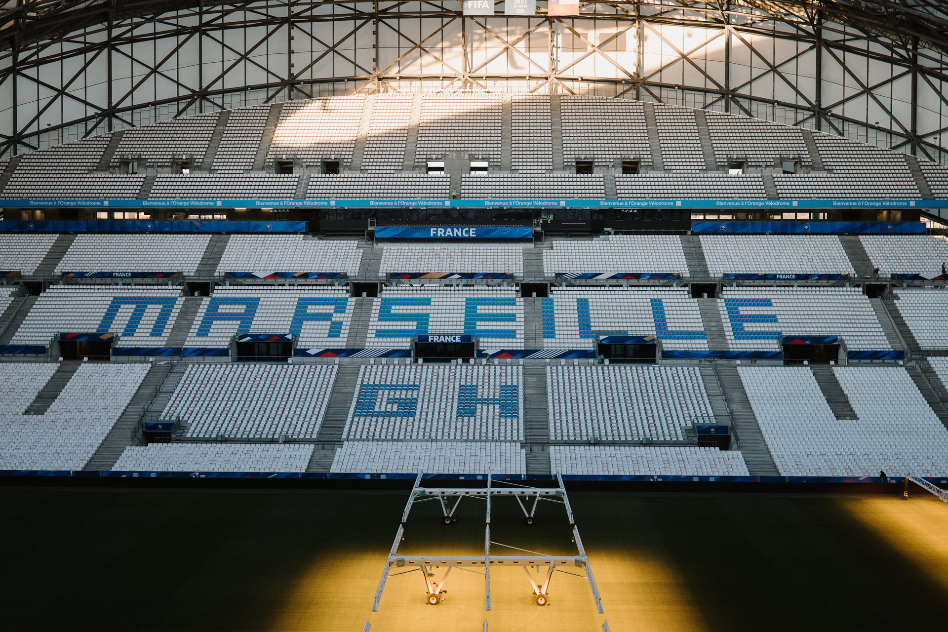 Guy Hoquet fête ses 30 ans au Stade Vélodrome de Marseille.